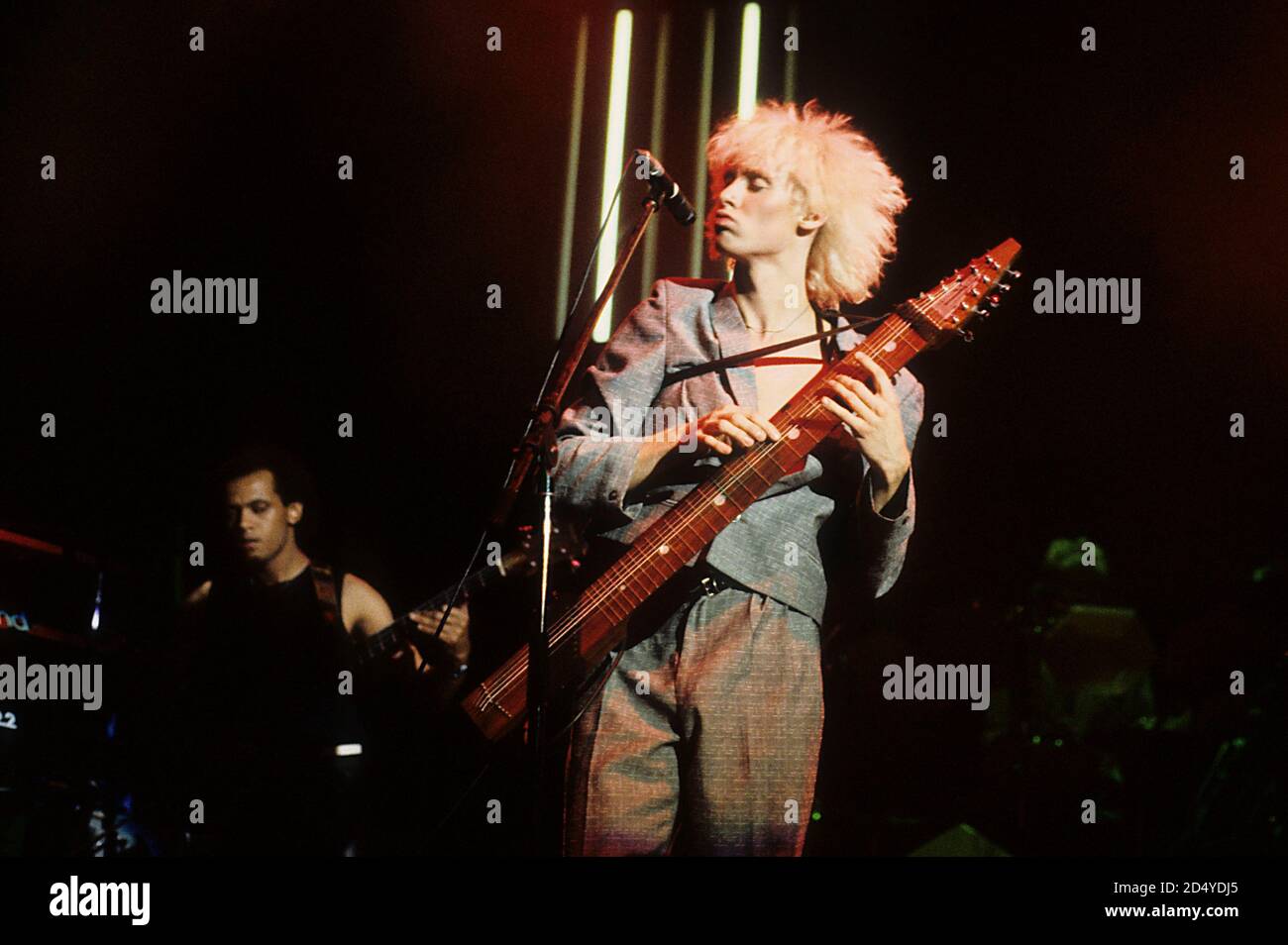 Nick Beggs aus Kajagoogoo live in Hammerswithh Odeon. London, 22. Mai 1984 – weltweite Nutzung Stockfoto