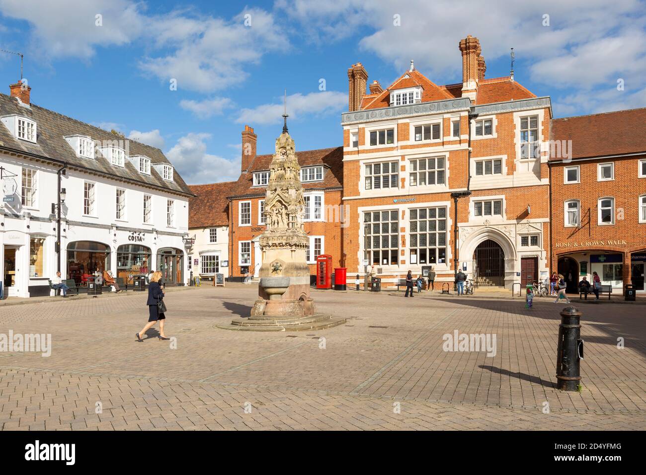 Historische Gebäude in der Stadt Market Square, Saffron Walden, Essex, England, Großbritannien Stockfoto