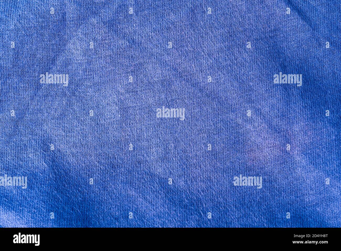 Qualitative blaue Stoffstruktur. Abstrakter Hintergrund. Nahaufnahme. Blauer Baumwollstoff auf dem Hintergrund. Stockfoto