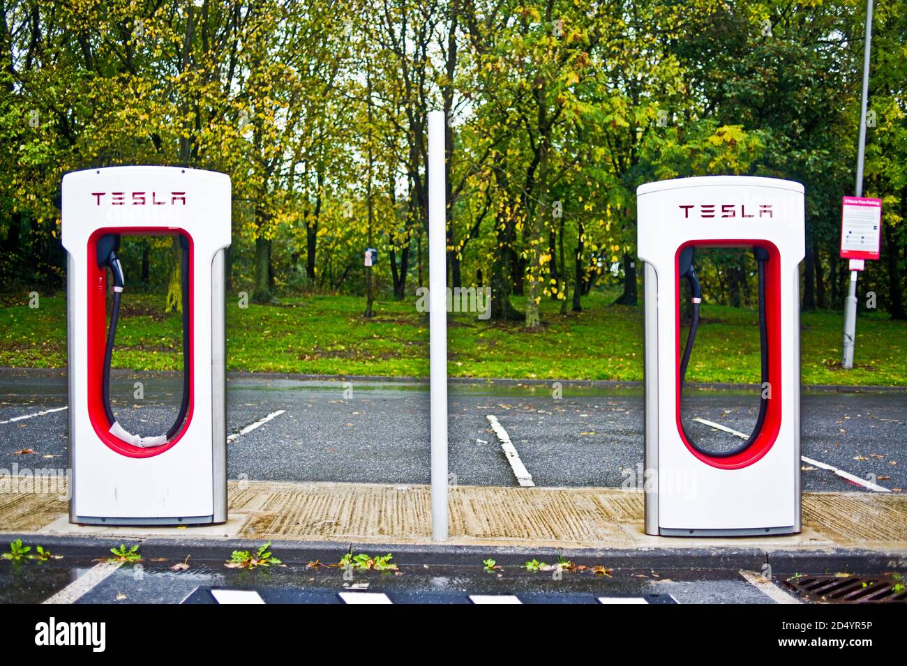 Tesla Electric Car Ladepunkte Stockfoto