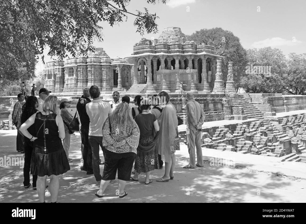 Der rund 1030 nach Chr. erbaute Hindu Sandstein Sonnentempel in Modhera im Bundesstaat Gujarat, Indien der Sandstein-Sonnentempel in Modhera in Gujar Stockfoto