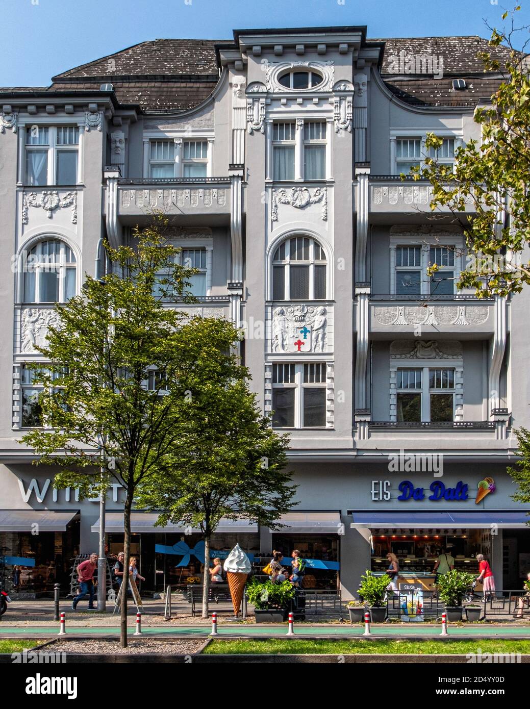 Historisches altes Wohn- und Geschäftsgebäude in der schlossstraße 32 , Steglitz, Berlin. Stockfoto