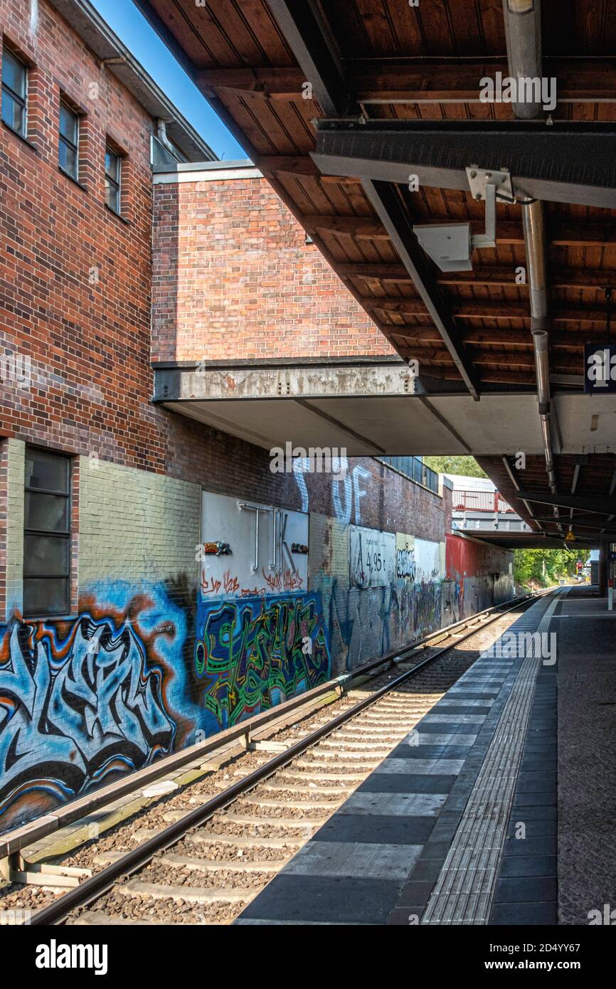 Der S-Bahnhof Feuerbachstraße bedient die Linie S1 Steglitz-Berlin, Deutschland Stockfoto