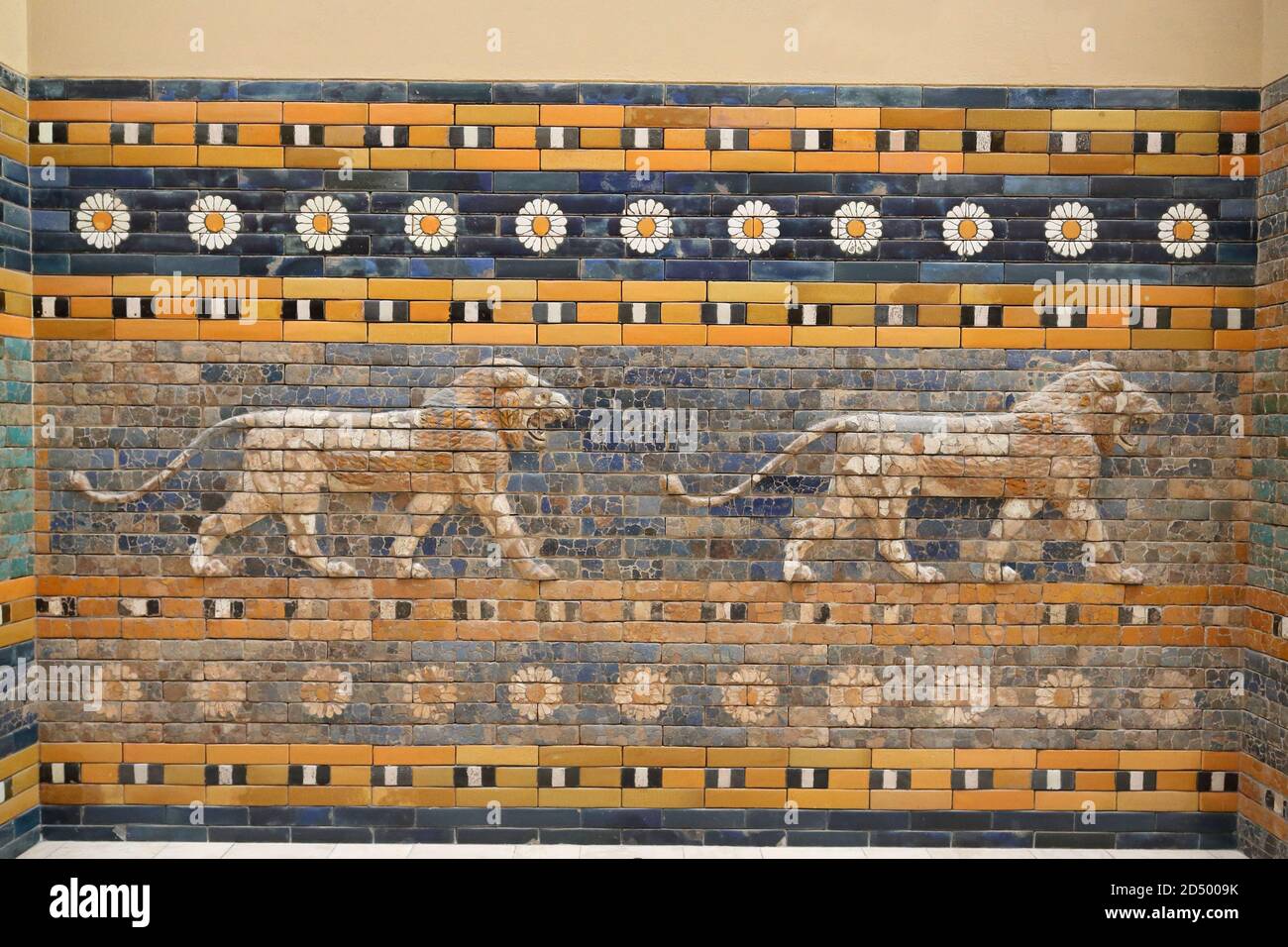 Löwen, Detail des Ishtar-Tores, Pergamonmuseum, Berlin, Deutschland Stockfoto