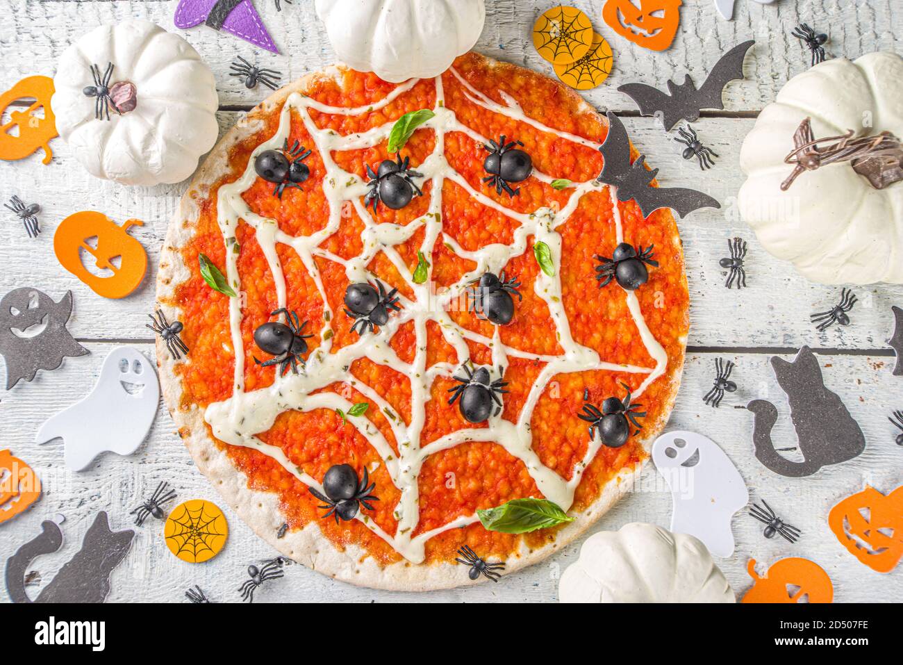 Halloween lustige Pizza. Halloween Party Rezept, Kreative Idee für ...