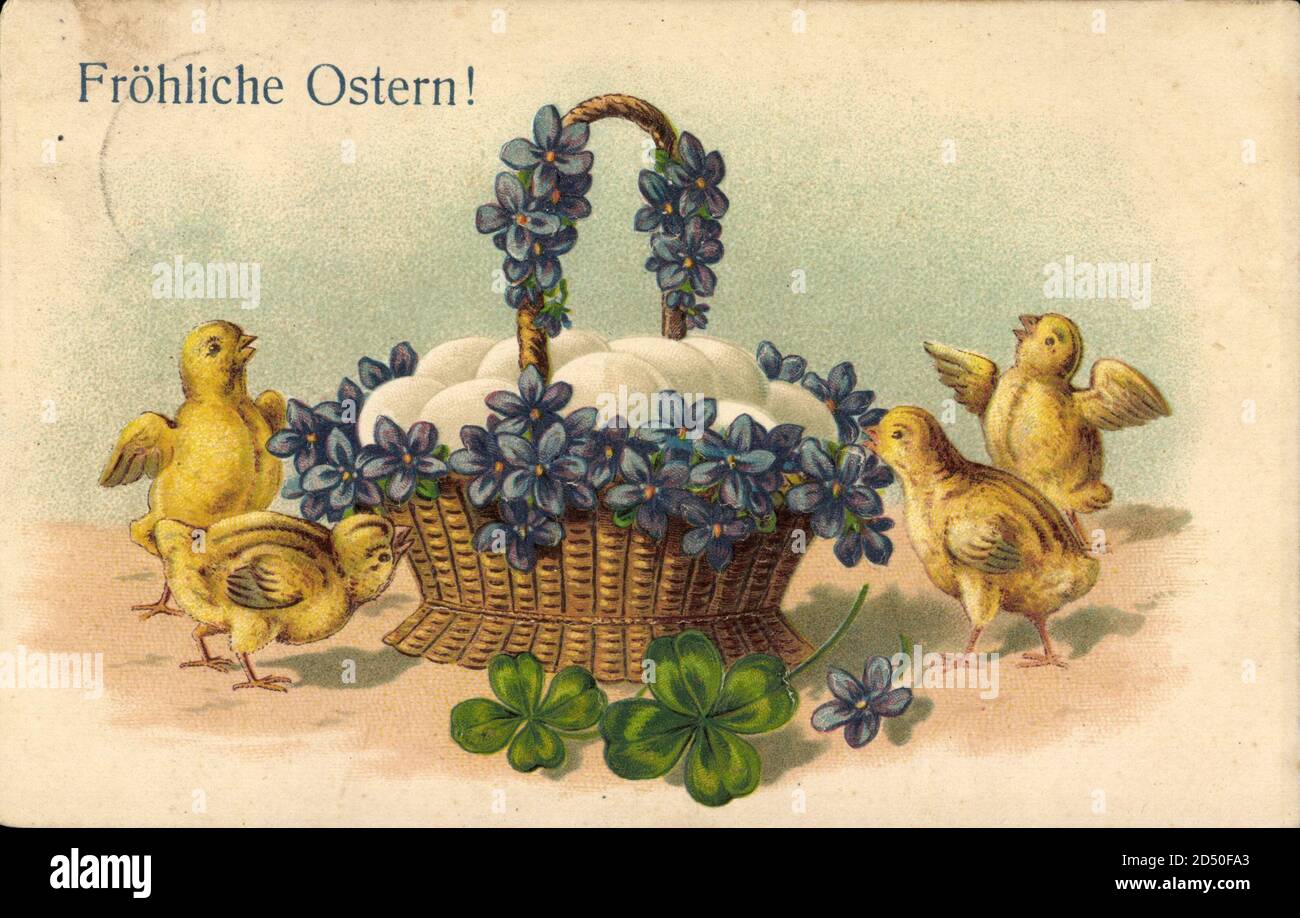 Fröhliche Ostern, Küken, Blumenkorb, Ostereier, Klee weltweit im Einsatz Stockfoto