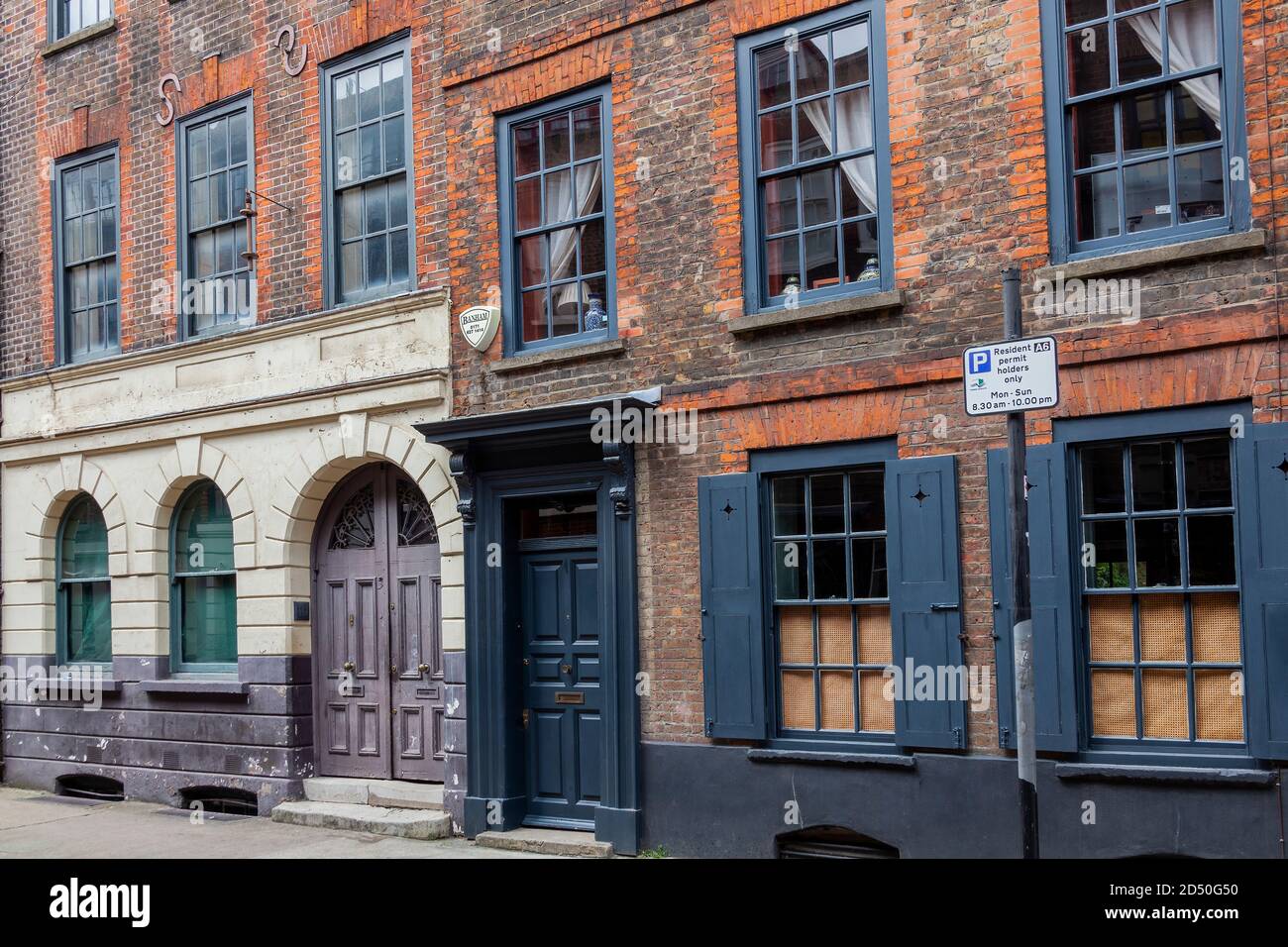 London, UK, July 1, 2012 : Georgisches Reihenhaus in Spitafields einst die Heimat eines wohlhabenden Hugenotten Seidenhändlers und ist ein beliebter Reisedesti Stockfoto