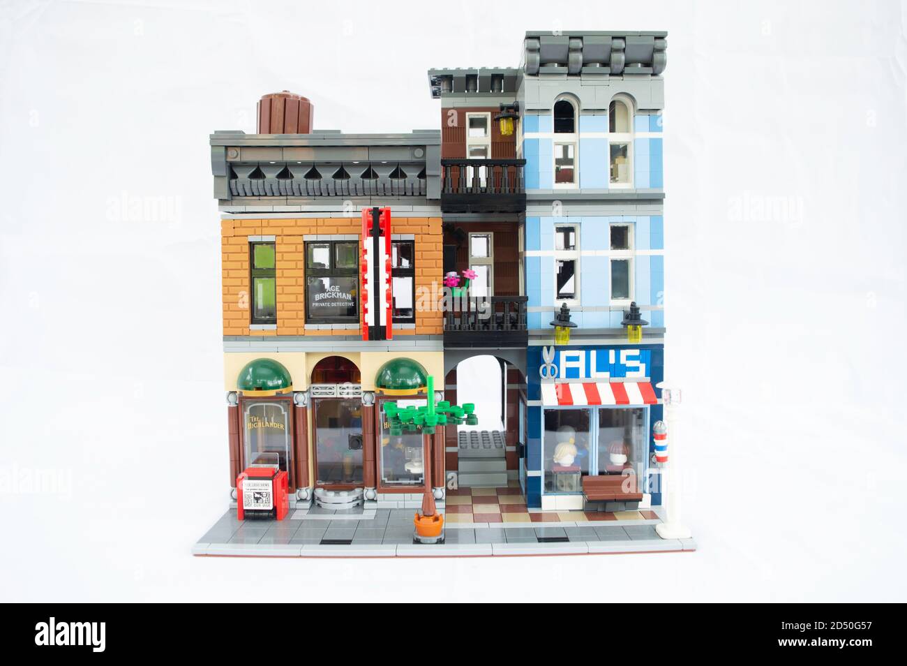 Vorderseite des LEGO Creator Expert Modular Building - Detective's Office 10246 Stockfoto