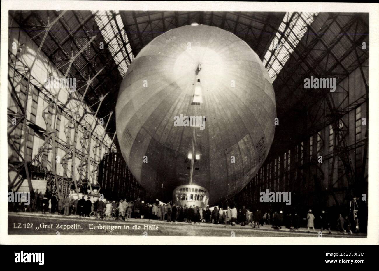 LZ 127 Graf Zeppelin, Einbringen in die Halle, Starrluftschiff Stockfoto