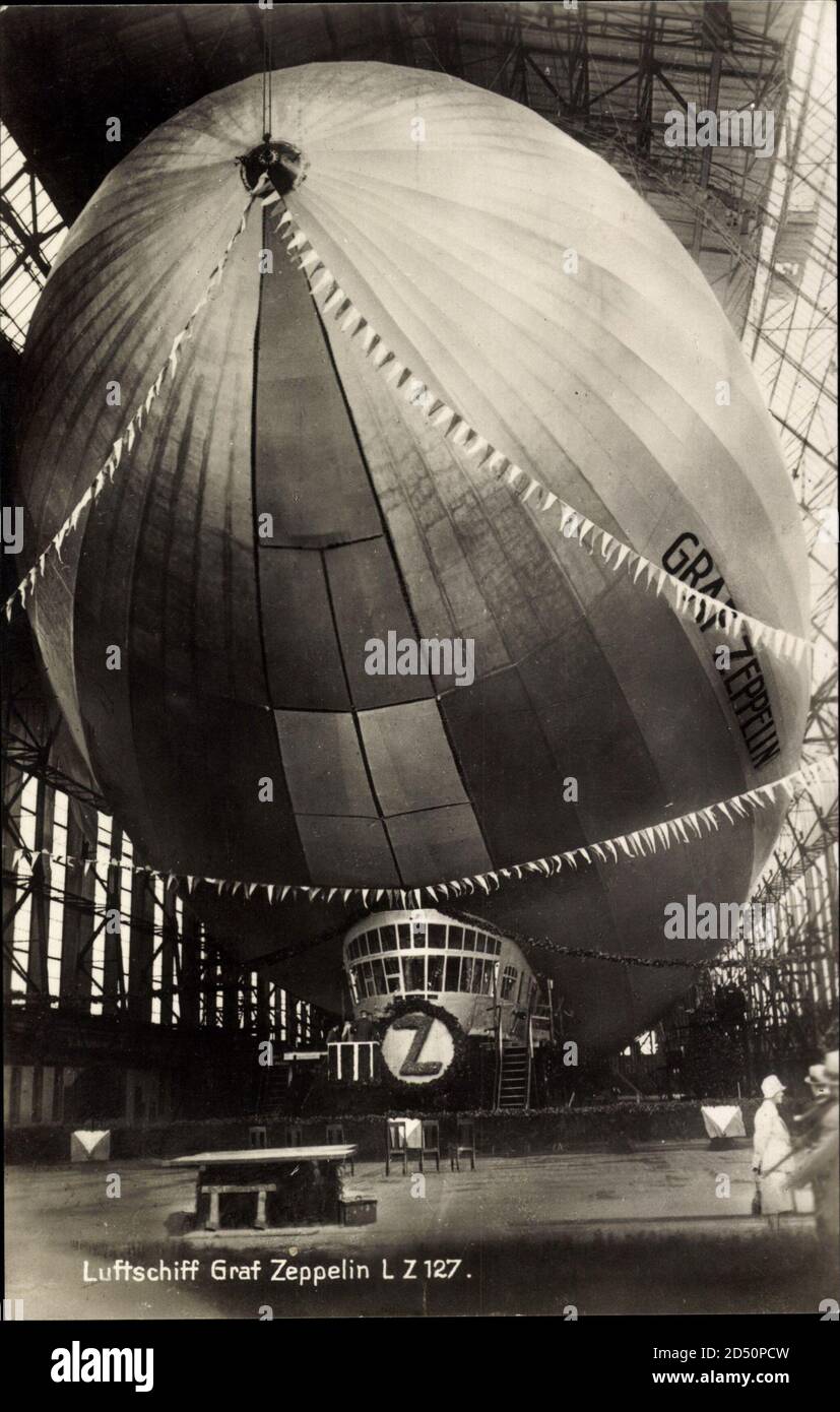 Luftschiff Graf Zeppelin, LZ 127, Luftschiffhalle, Fahnen Stockfoto