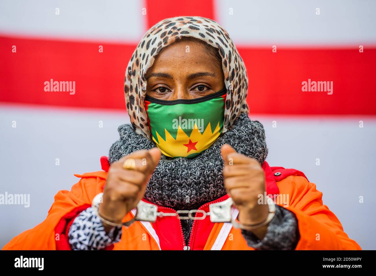 London, Großbritannien. Oktober 2020. Oromo-Frauen in London protestieren gegenüber der Downing Street für Frieden und Gerechtigkeit in der Region Oromia in Äthiopien. Insbesondere sie gegen Missbräuche, da Abiv Ahmed an die Macht kam mit Hilfe von Männern aus dem Staat. Kredit: Guy Bell/Alamy Live Nachrichten Stockfoto