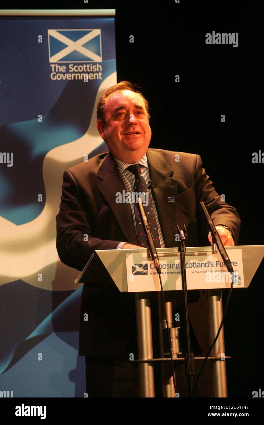 Der jetzt ehemalige erste Minister von Schottland Alex Salmond, als er erster Minister ron der Isle of Arran, Schottland, war, wo eine Konferenz abgehalten wurde, die das Nationale Gespräch im Vorfeld der schottischen Unabhängigkeit Abstimmung genannt wurde Stockfoto