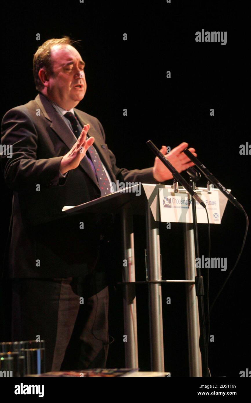 Der jetzt ehemalige erste Minister von Schottland Alex Salmond, als er erster Minister ron der Isle of Arran, Schottland, war, wo eine Konferenz abgehalten wurde, die das Nationale Gespräch im Vorfeld der schottischen Unabhängigkeit Abstimmung genannt wurde Stockfoto