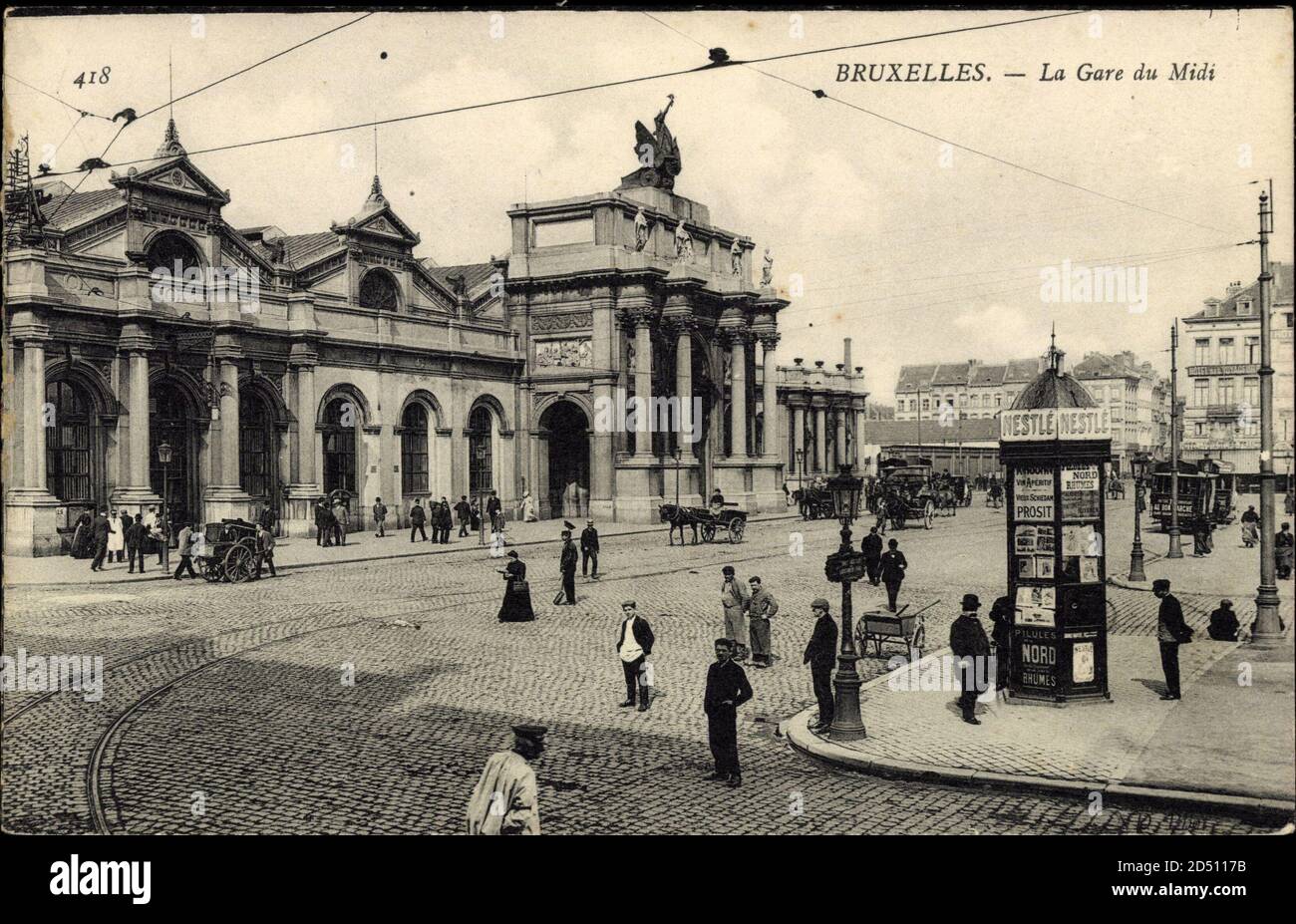 Brüssel, La Gare du Midi, Bahnhof, Straßensicht, Litfaßsäule - weltweite  Nutzung Stockfotografie - Alamy