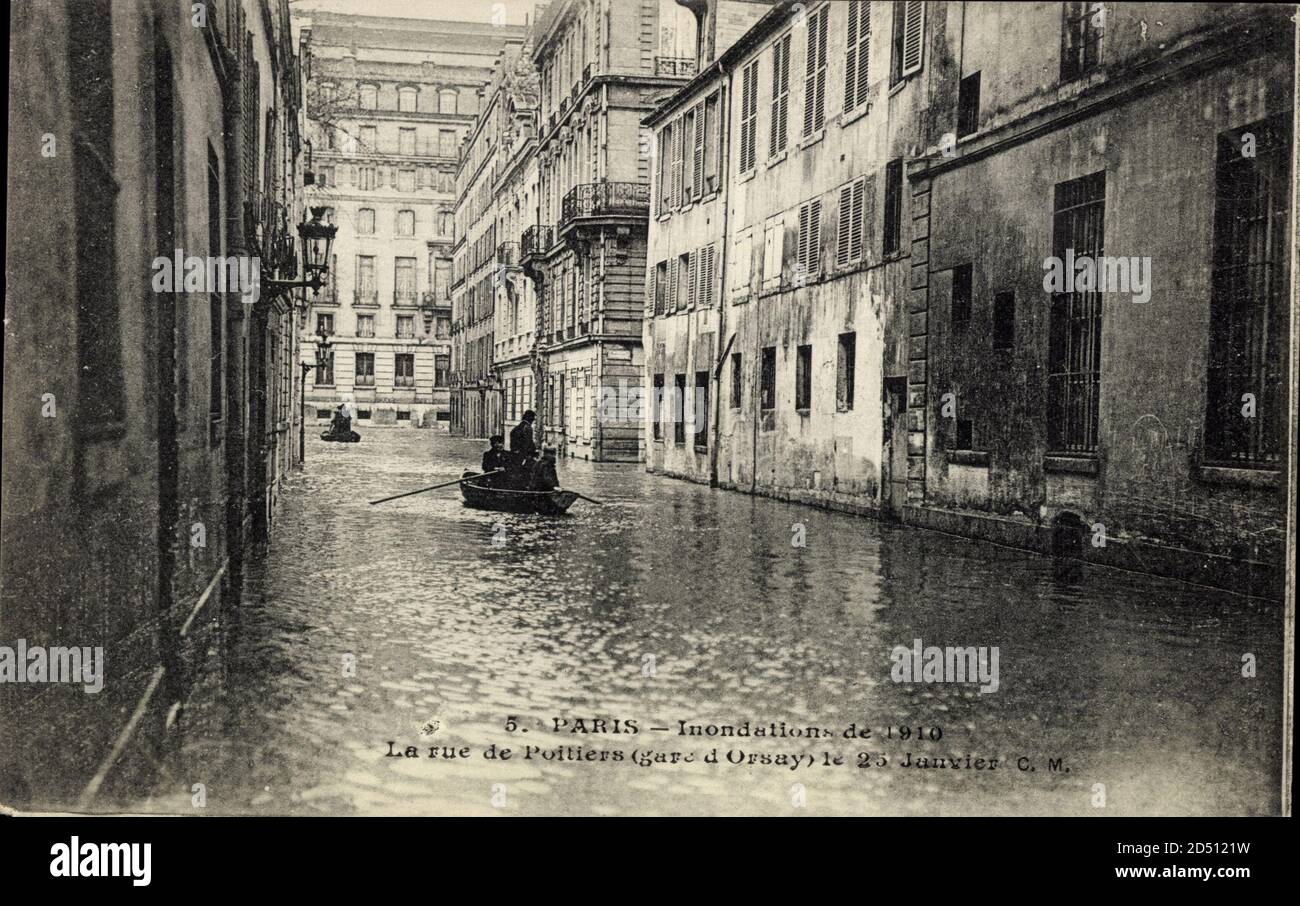 Paris, Inondation 1910, La Rue de Poitiers, gare d'Orsay, 26 janvier - weltweite Nutzung Stockfoto