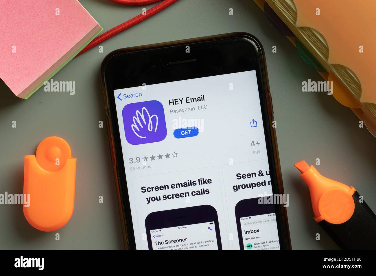 New York, USA - 29. September 2020: HEY E-Mail Mobile App Logo auf Handy-Bildschirm Nahaufnahme, illustrative Editorial Stockfoto