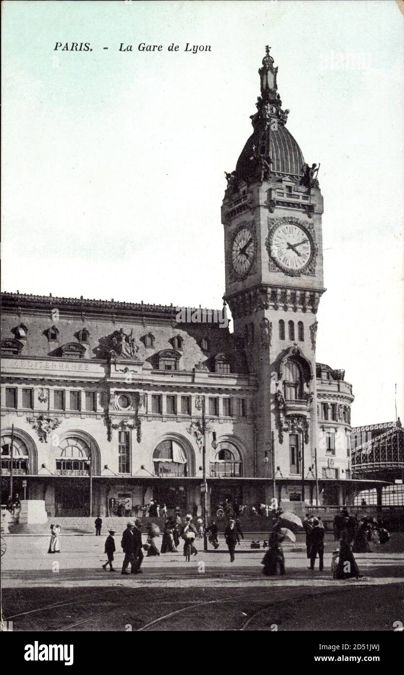 Paris, La Gare de Lyon, Passanten vor dem Bahnhof, Straßenseite Stockfoto