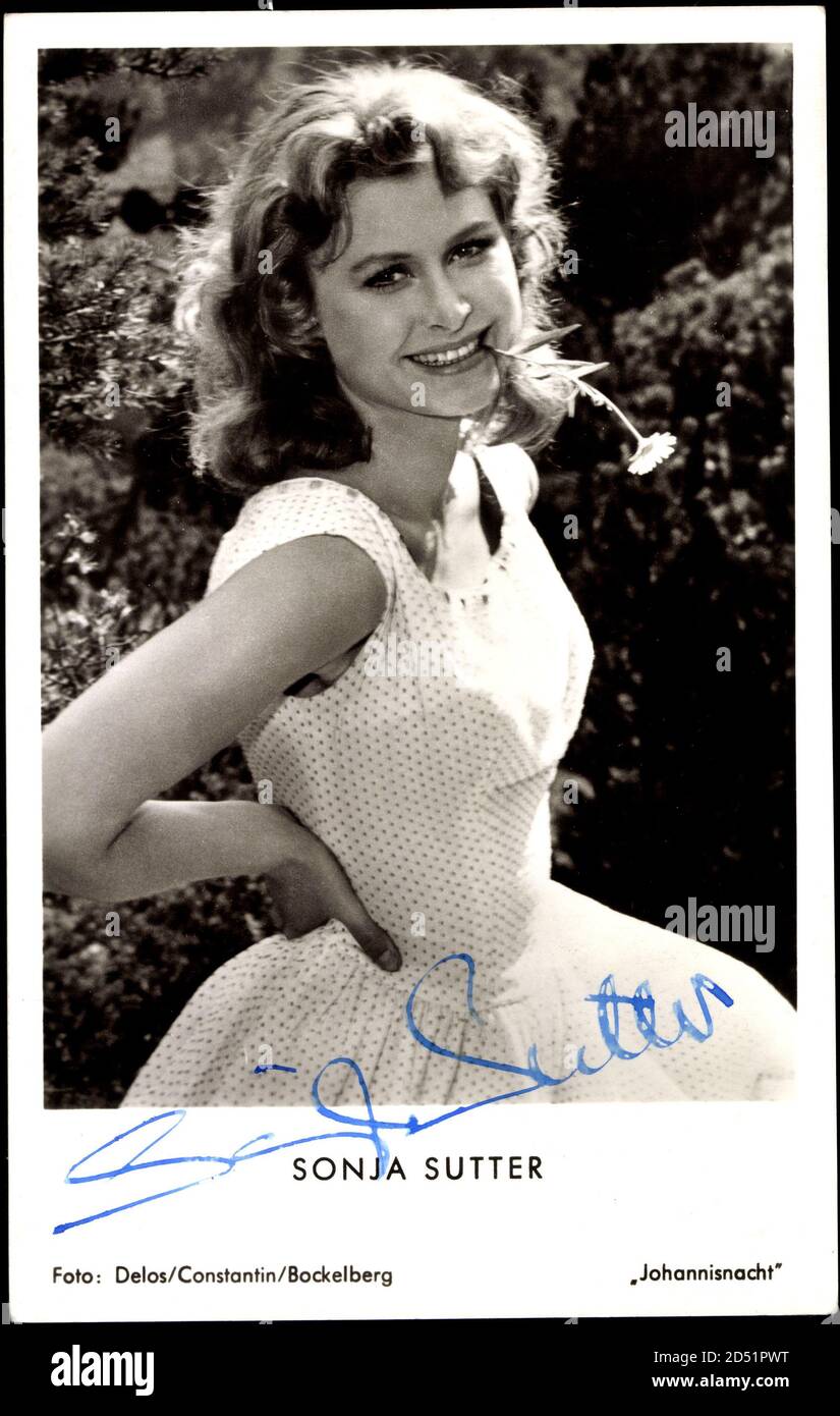 Schauspielerin Sonja Sutter mit Blume im Mund Stockfoto