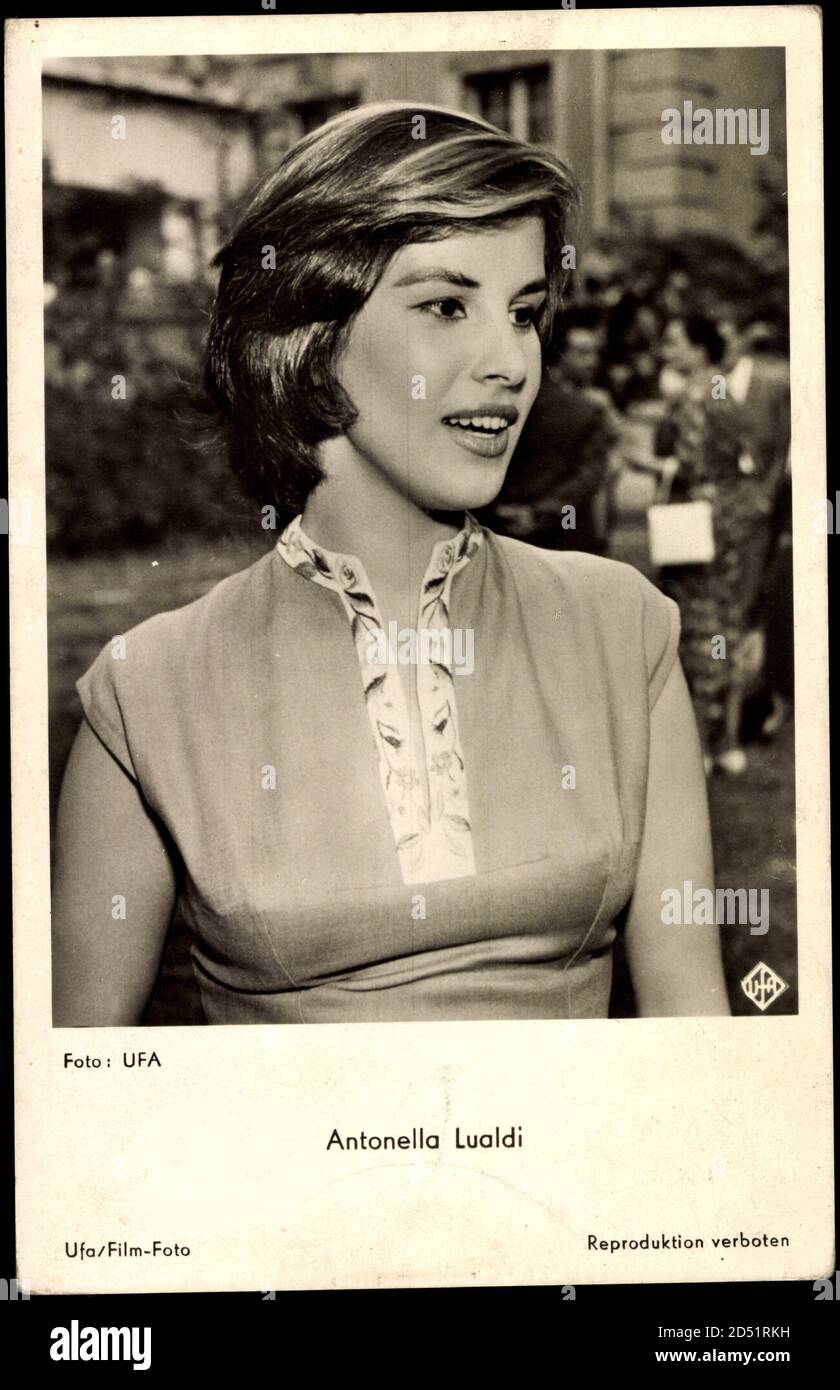 Schauspielerin Antonella Lualdi, in einem Kleid weltweit im Einsatz