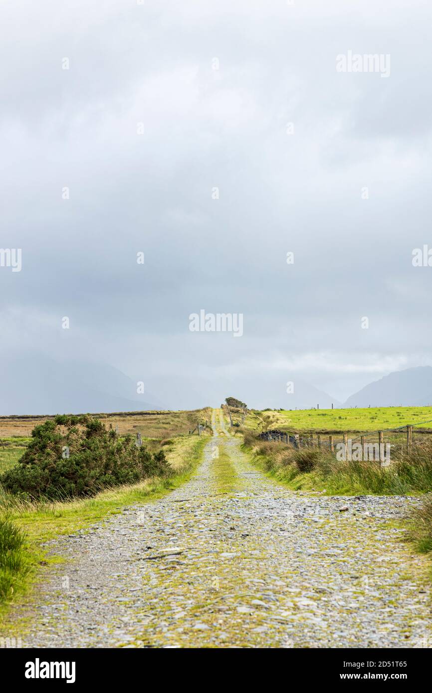 Auf einem Wanderweg entlang der Killeen-Schleife geht es in der Nähe von Louisburgh, County Mayo, Irland Stockfoto