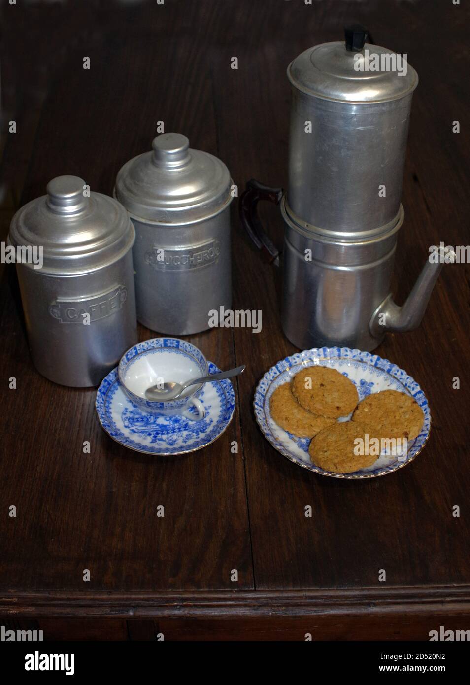 Vintage-Kaffee auf Holztisch Stockfoto