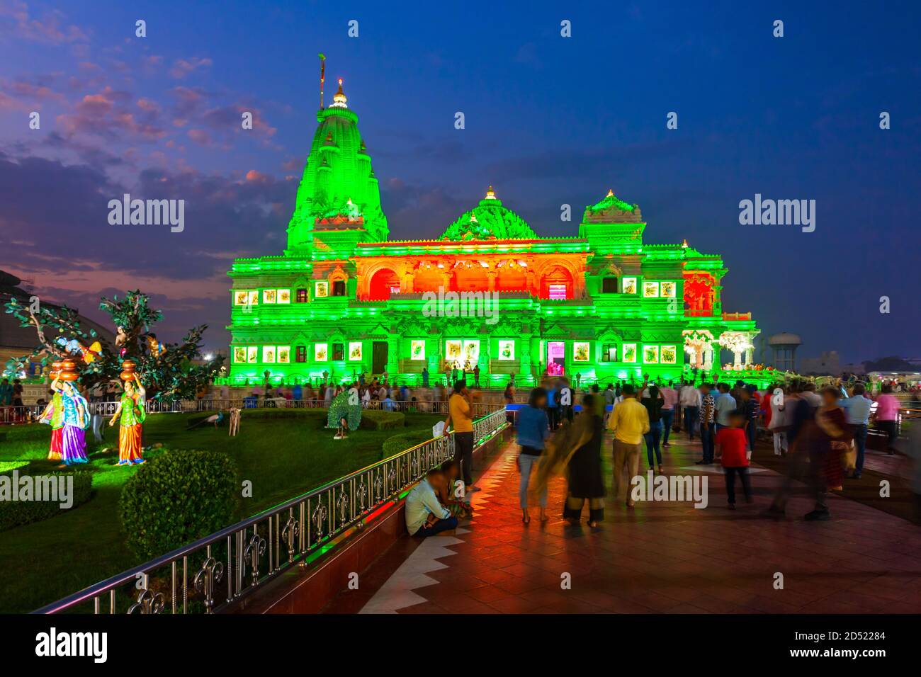 Prem Mandir ist ein Hindutempel, der Shri Radha Krishna in Vrindavan in der Nähe der Stadt Mathura im Bundesstaat Uttar Pradesh in Indien gewidmet ist Stockfoto