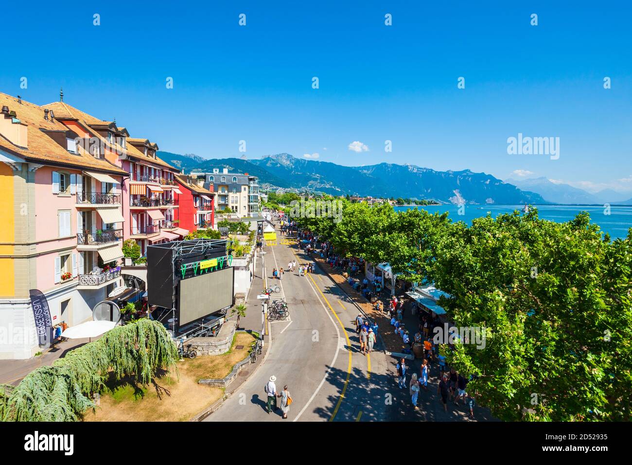 Vevey Luftpanorama. Vevey ist eine kleine Stadt am Ufer des Genfer Sees in der Schweiz. Stockfoto