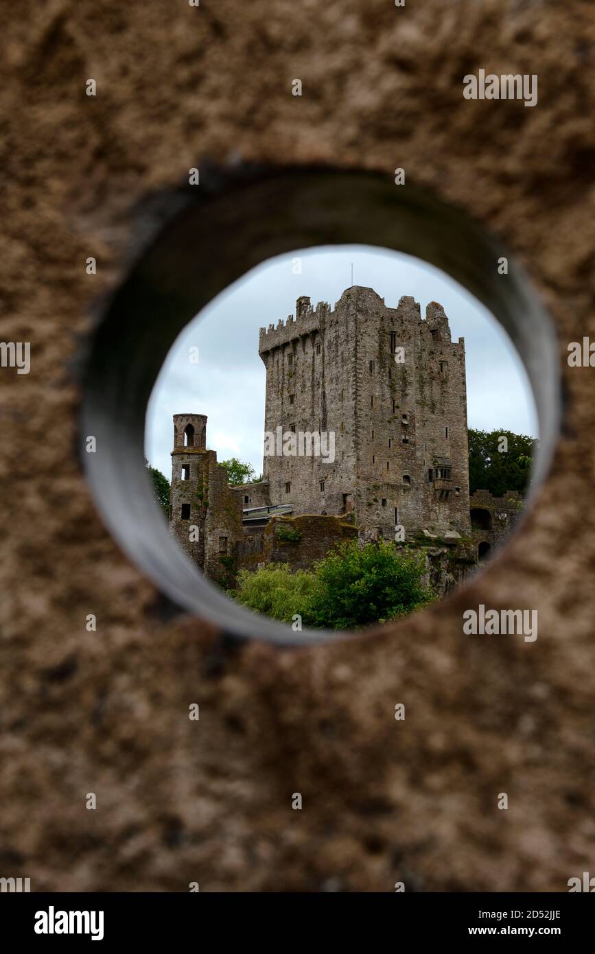 blarney Castle, mittelalterliche Burg, Kork, münster, irland, ungewöhnliche Aussicht, Aussichtspunkt, Bullauge, Guckloch, RM irland Stockfoto