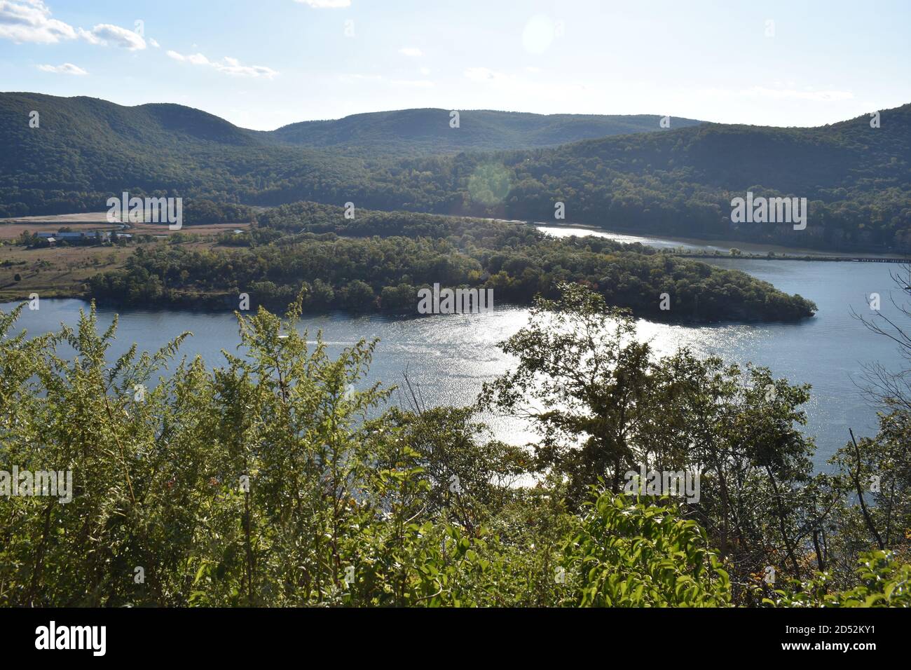 Malerische Aussicht vom Manitou Mountain mit Blick auf Bear Mountain von der anderen Seite Der Hudson River - 01 Stockfoto