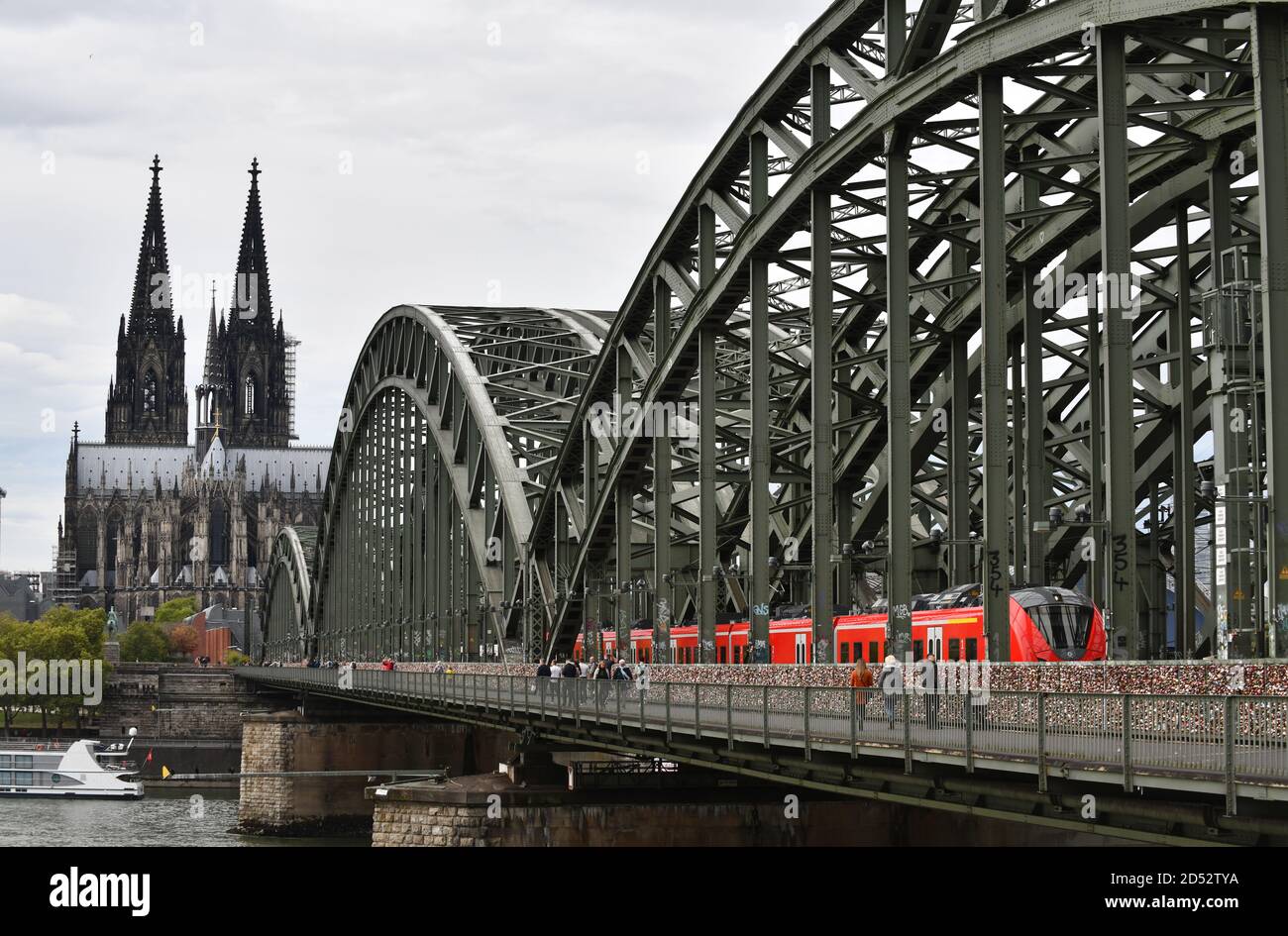 Köln, Deutschland, 2020. Die Hohenzollernbrücke über den Rhein Hohenzollernbrücke Stockfoto