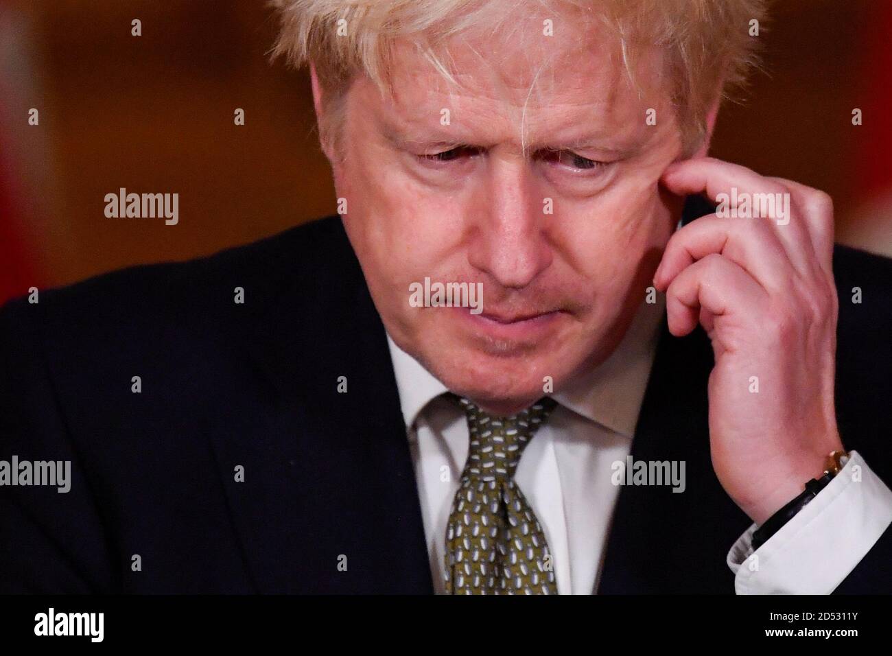 Premierminister Boris Johnson während einer Medienbesprechung in Downing Street, London, über das Coronavirus (COVID-19). Stockfoto