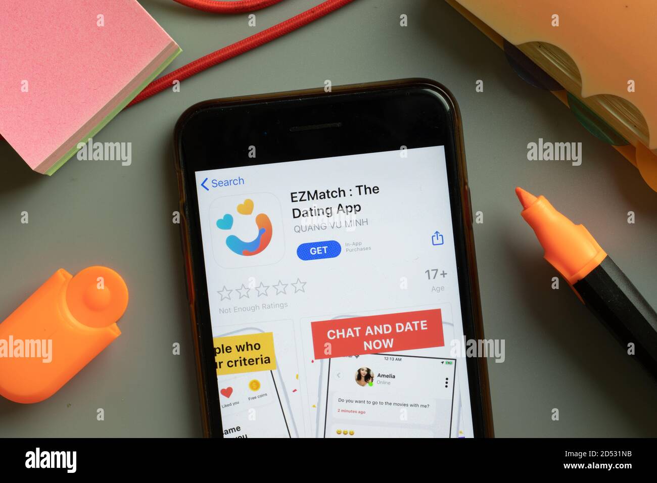 New York, USA - 29. September 2020: EZMatch das Dating App Handy-Logo auf dem Handy-Bildschirm Nahaufnahme, illustrative Editorial Stockfoto