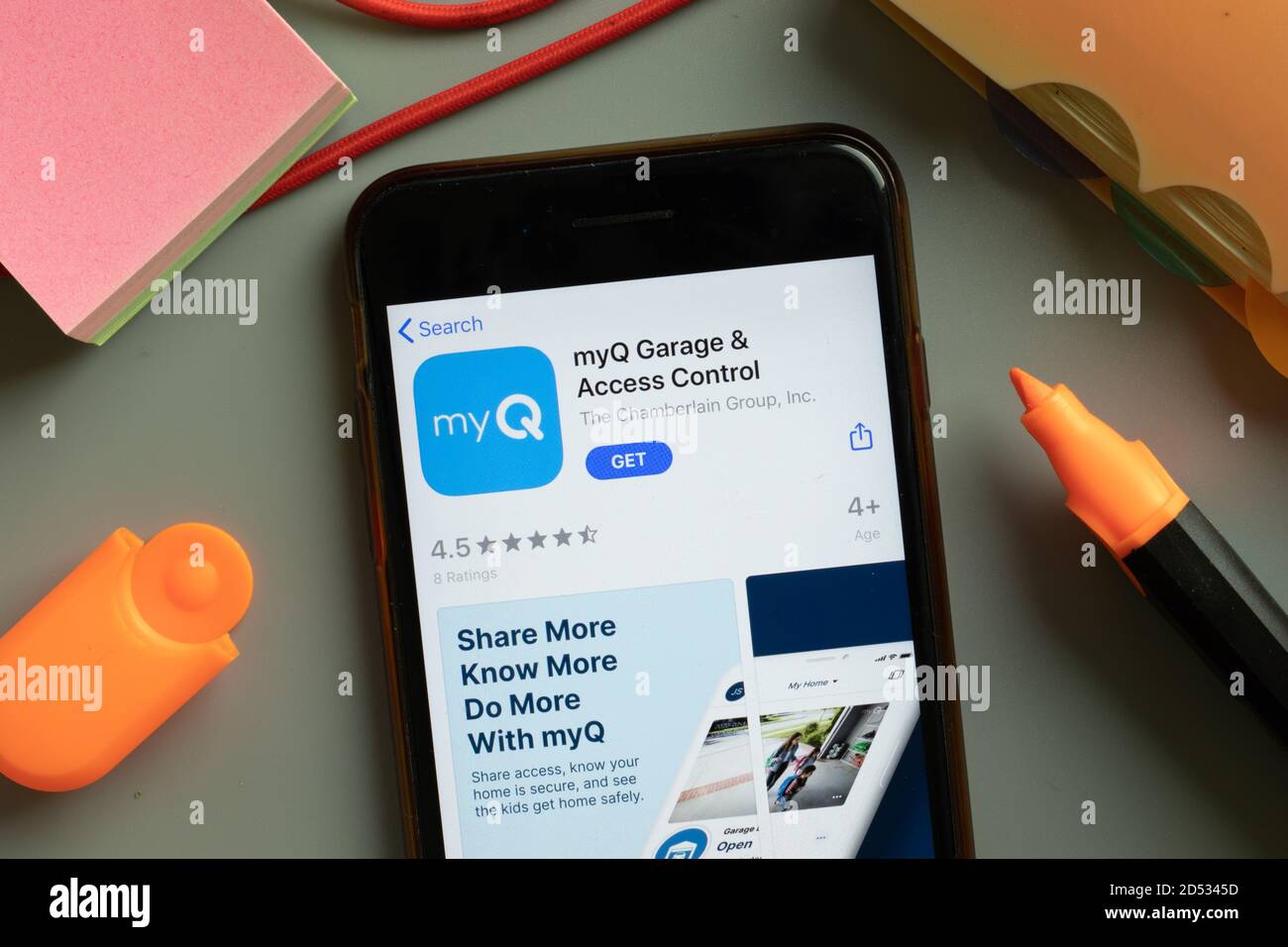 New York, USA - 29. September 2020: MyQ Garage und Access Control Mobile App Logo auf dem Handy-Bildschirm Nahaufnahme, illustrative Editorial Stockfoto