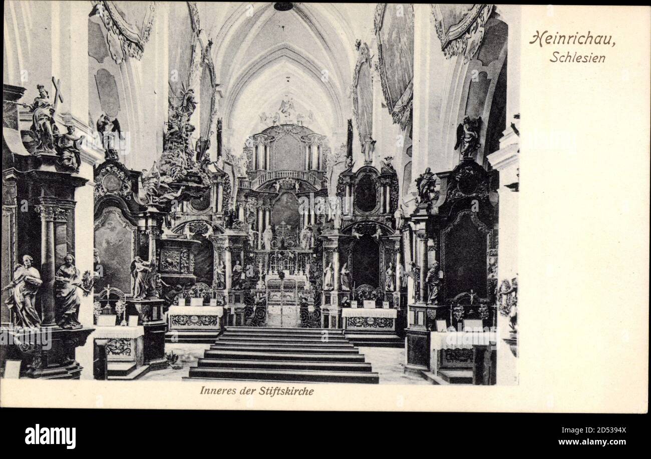 Heinrichau Schlesien, Inneres der Stiftskirche, Gebetsbänke, Kanzel, Altar weltweit im Einsatz Stockfoto