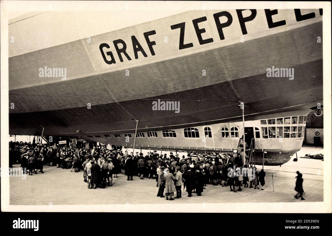 LZ 127 Graf Zeppelin, Passagiere gehen an Bord, Luftschiff Stockfoto