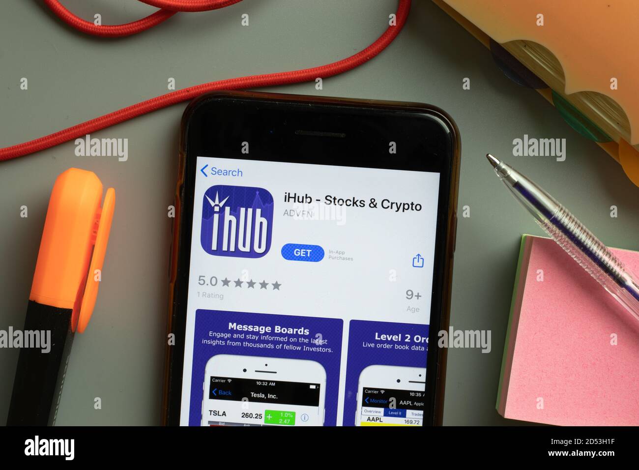 New York, USA - 29. September 2020: IHub Stocks Crypto mobile App Logo auf Handy-Bildschirm Nahaufnahme, illustrative Editorial Stockfoto