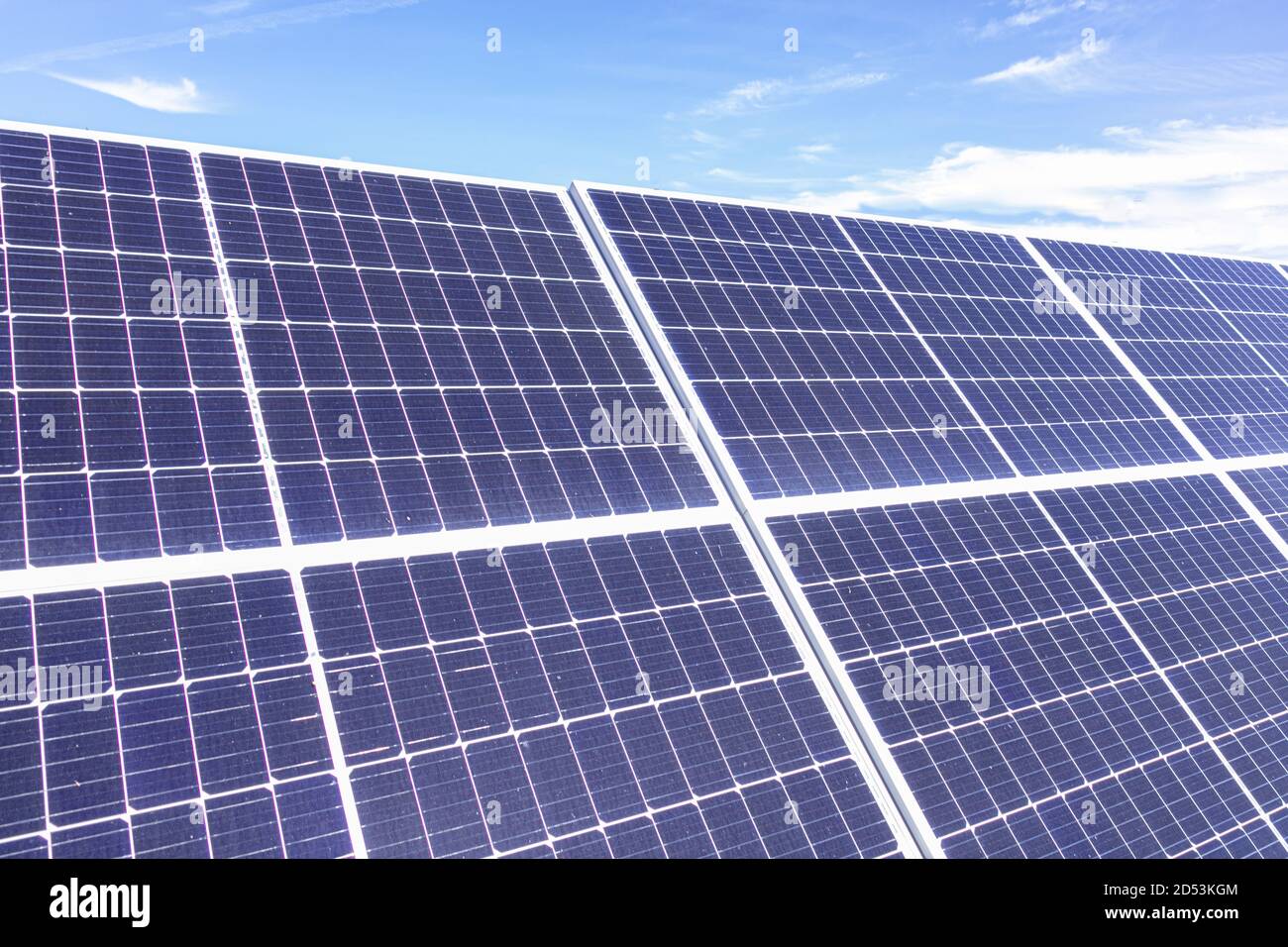 Solarpaneele aus nächster Nähe für grüne Energie fotografiert Stockfoto