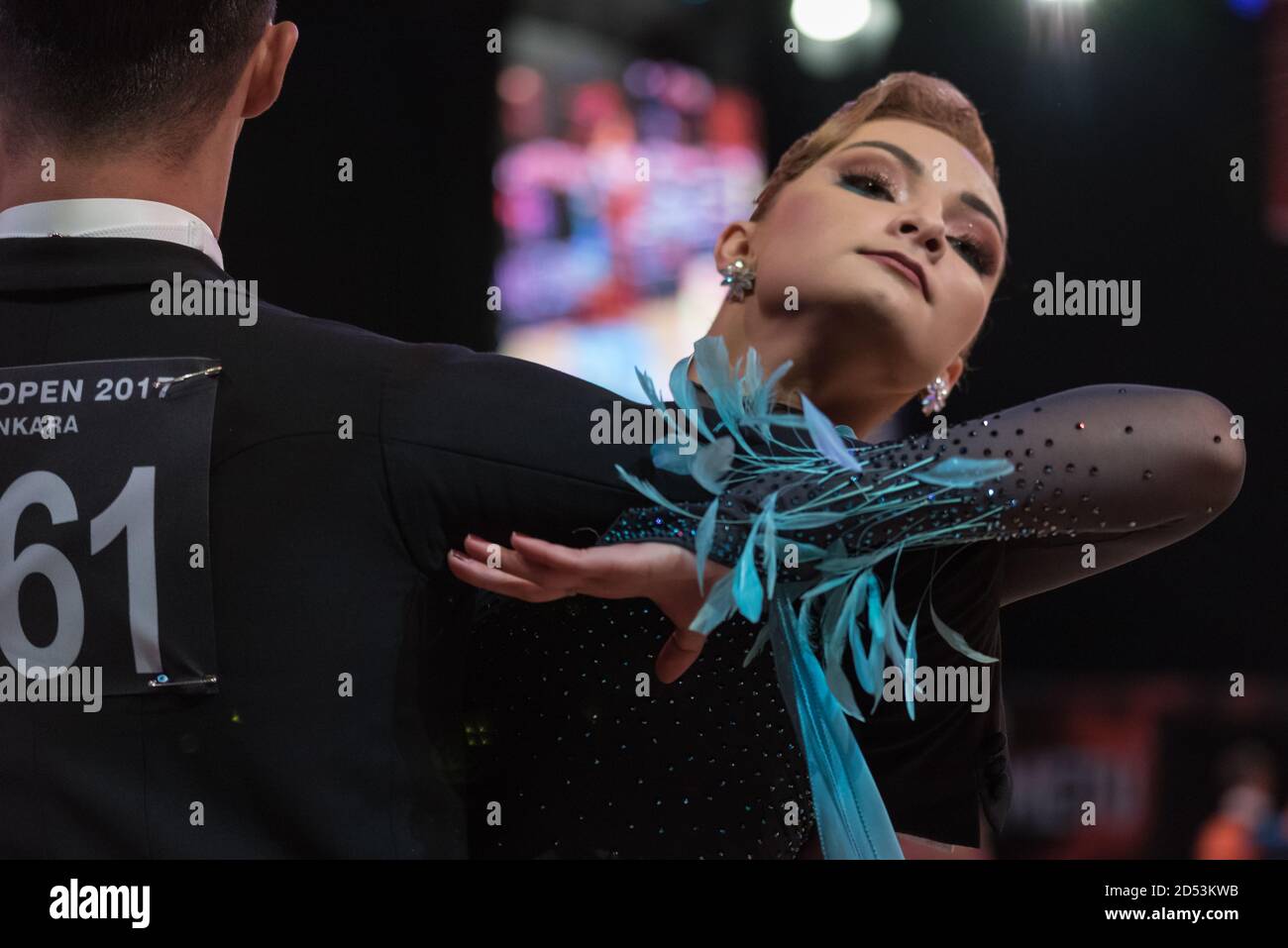 ANKARA, TÜRKEI - 04. NOVEMBER 2017: Die Teilnehmer messen sich im Tanzsport für die METU Open 2017. Ein internationales Turnier beinhaltet WDSF International Open Stan Stockfoto