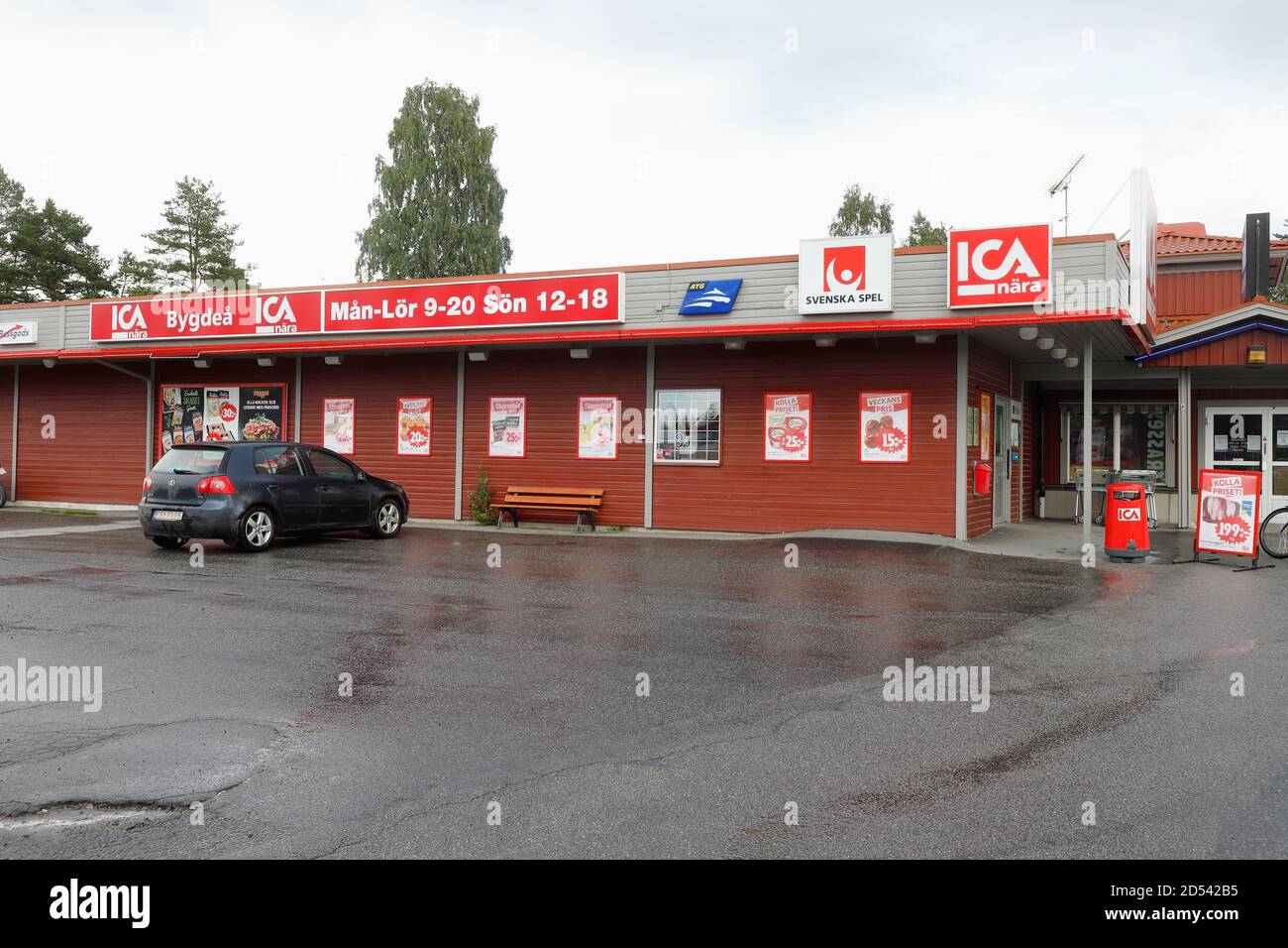 Bygdea, Schweden - 26. August 2020: Außenansicht des Ica Supermarkts. Stockfoto