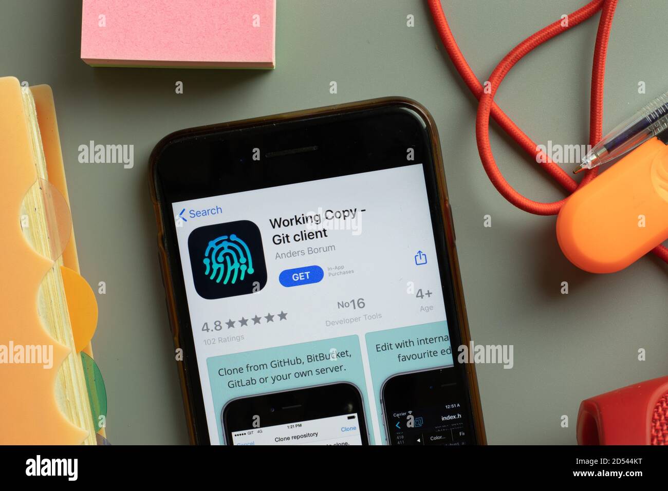 New York, USA - 28. September 2020: Arbeitskopie Git Client mobile App-Logo auf Handy-Bildschirm Nahaufnahme, illustrative Editorial Stockfoto