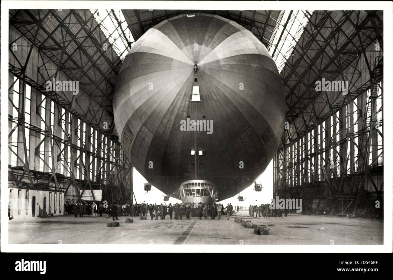 Graf Zeppelin, Einbringen in die Halle, LZ 127, Starrluftschiff Stockfoto