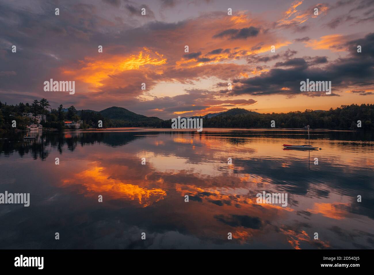 Sonnenaufgang am Mirror Lake, in Lake Placid, New York Stockfoto