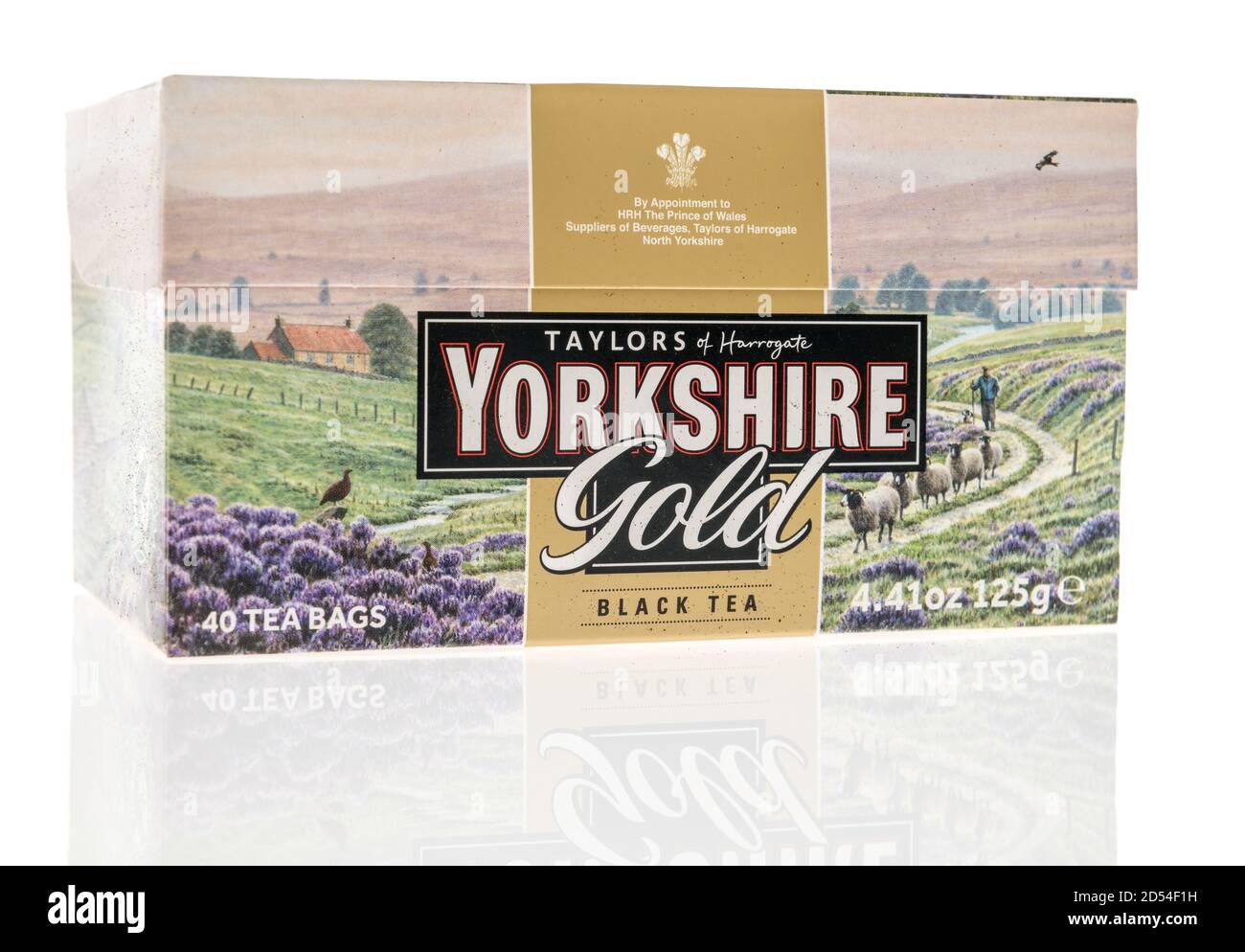 Winneconne, WI - 6. Oktober 2020: Ein Paket von Taylors Yorkshire Gold schwarzen Tee auf einem isolierten Hintergrund. Stockfoto