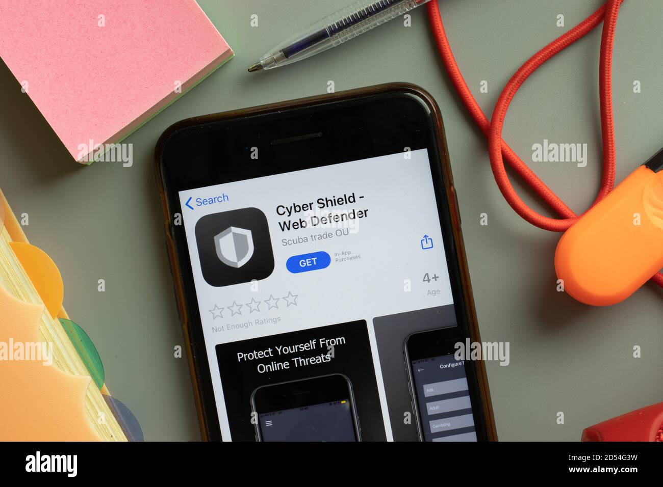 New York, USA - 27. September 2020: Cyber Shield Web Defender Mobile App Logo auf dem Handy-Bildschirm Nahaufnahme, illustrative Editorial Stockfoto