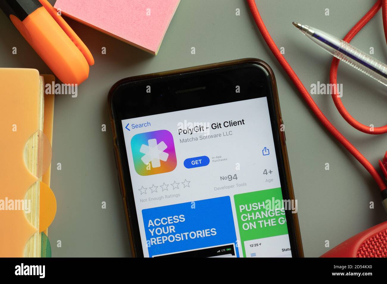 New York, USA - 28. September 2020: PolyGit Git Client Mobile App Logo auf Handy-Bildschirm Nahaufnahme, illustrative Editorial Stockfoto
