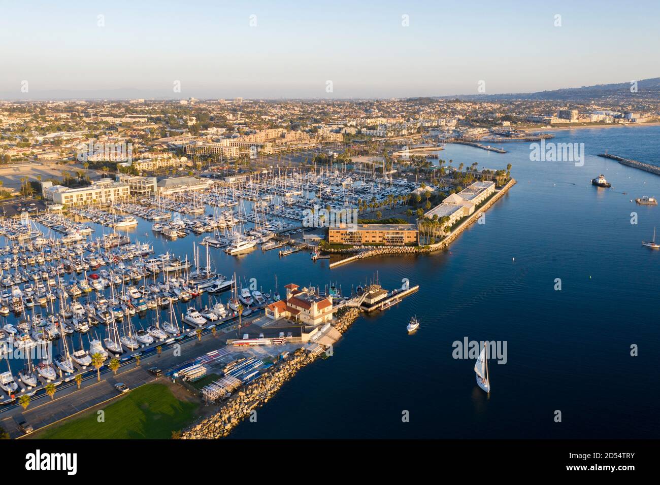 Luftaufnahme der Marina in Redondo Beach, Kalifornien bei Sonnenuntergang Stockfoto