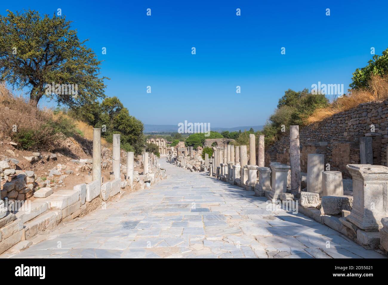 Marmortraße zur Celsus Bibliothek in den Ruinen von Ephesus Stockfoto