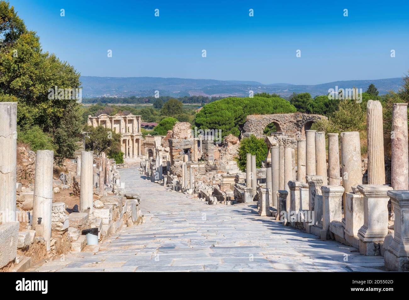 Marmortraße zur Celsus Bibliothek in den Ruinen von Ephesus Stockfoto