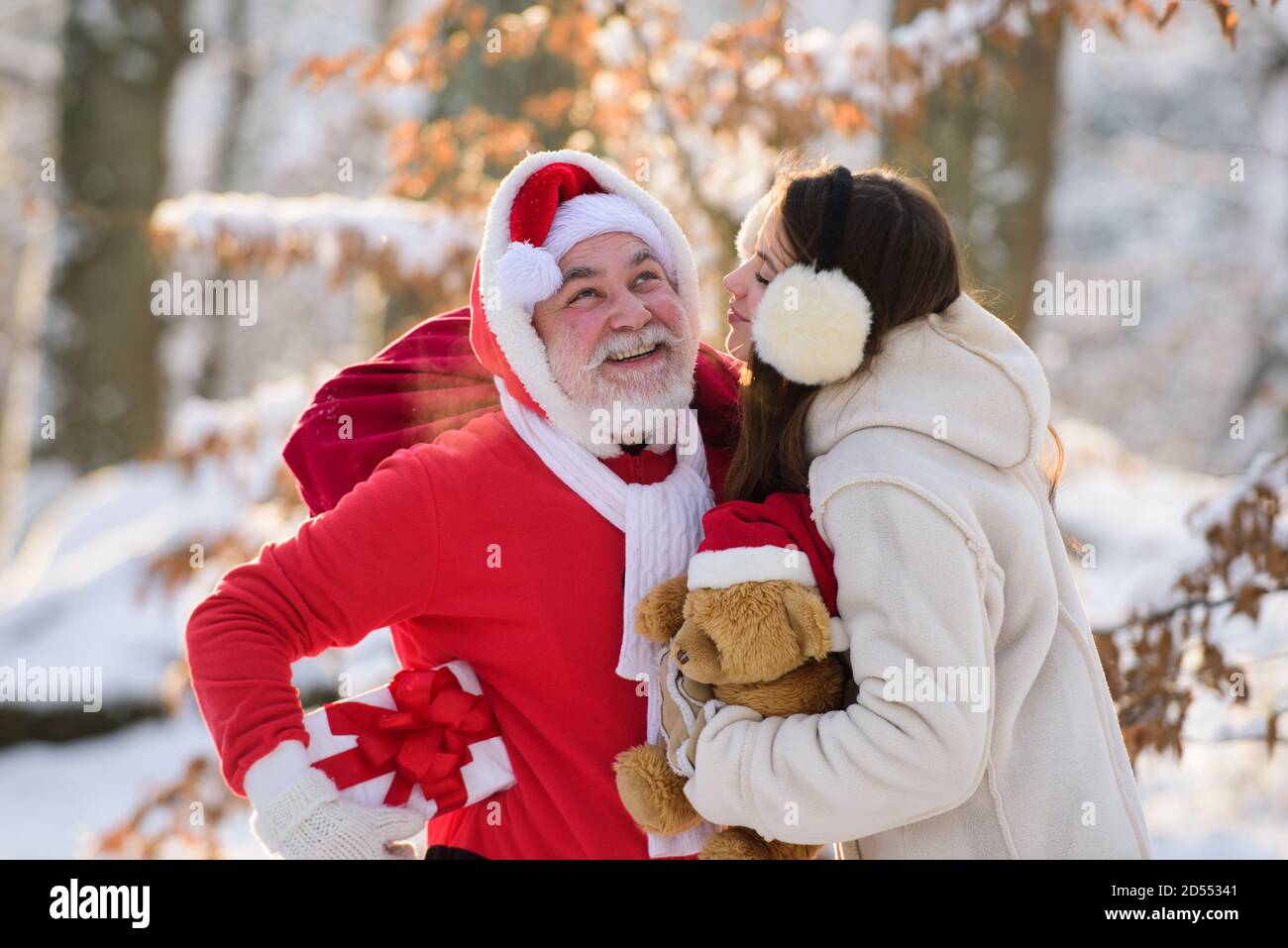 Weihnachtsmann Kussen Stockfotos Und Bilder Kaufen Alamy