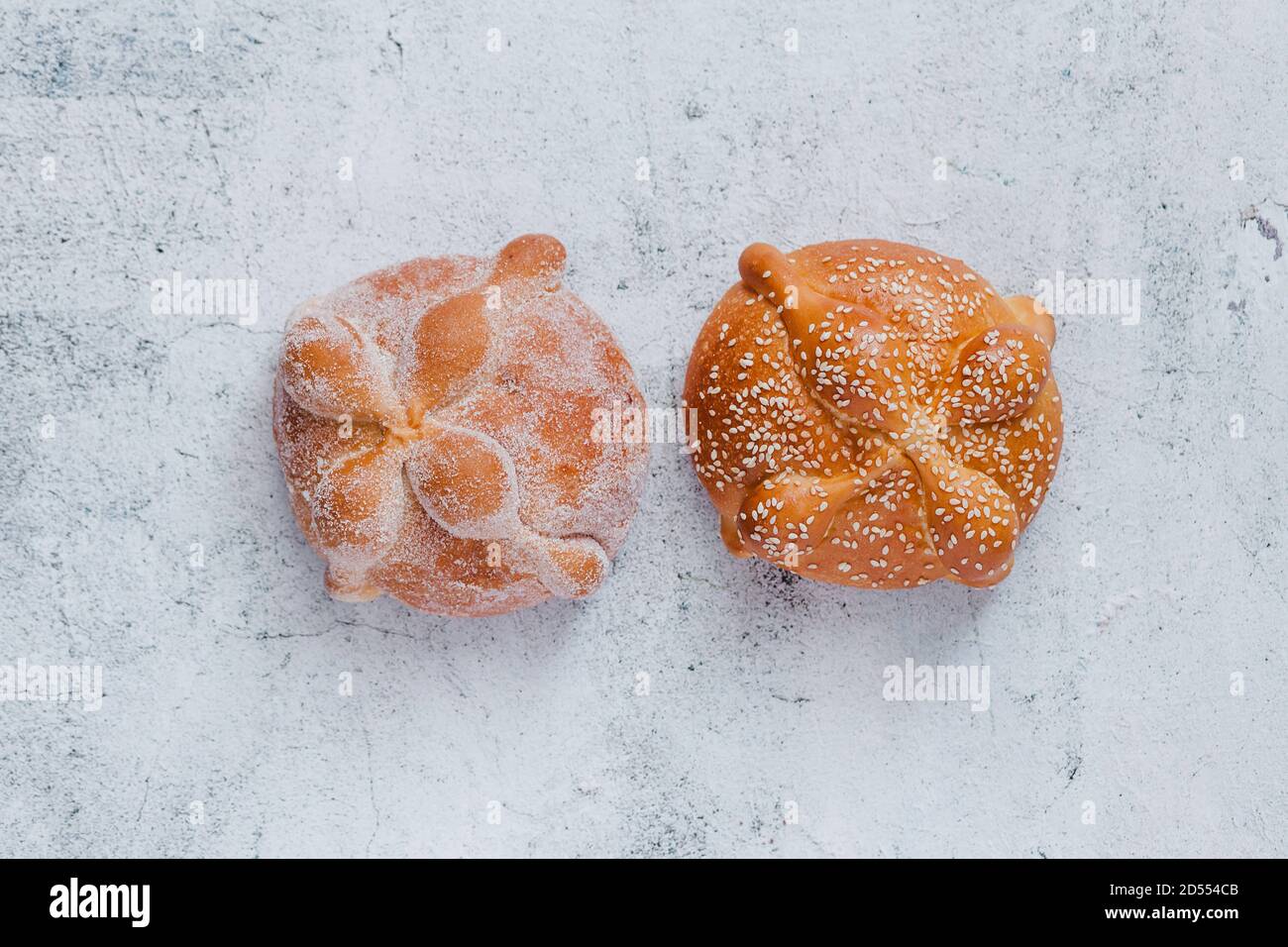 Pan de Muerto Mexikanisches Brot traditionell für den Tag der Tot in Mexiko Stockfoto